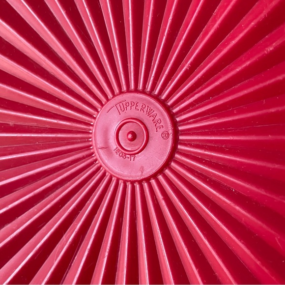 Vintage Retro Red Tupperware Tulip Quilt Servalier Canister❤️🍪 - Picture 3 of 10